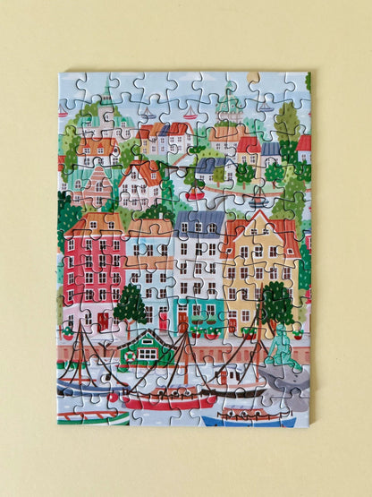 Mini Puzzle "Copenhagen" von Piecely - Erlebe das charmante Kopenhagen mit dem 99-teiligen Copenhagen Minipuzzle. 