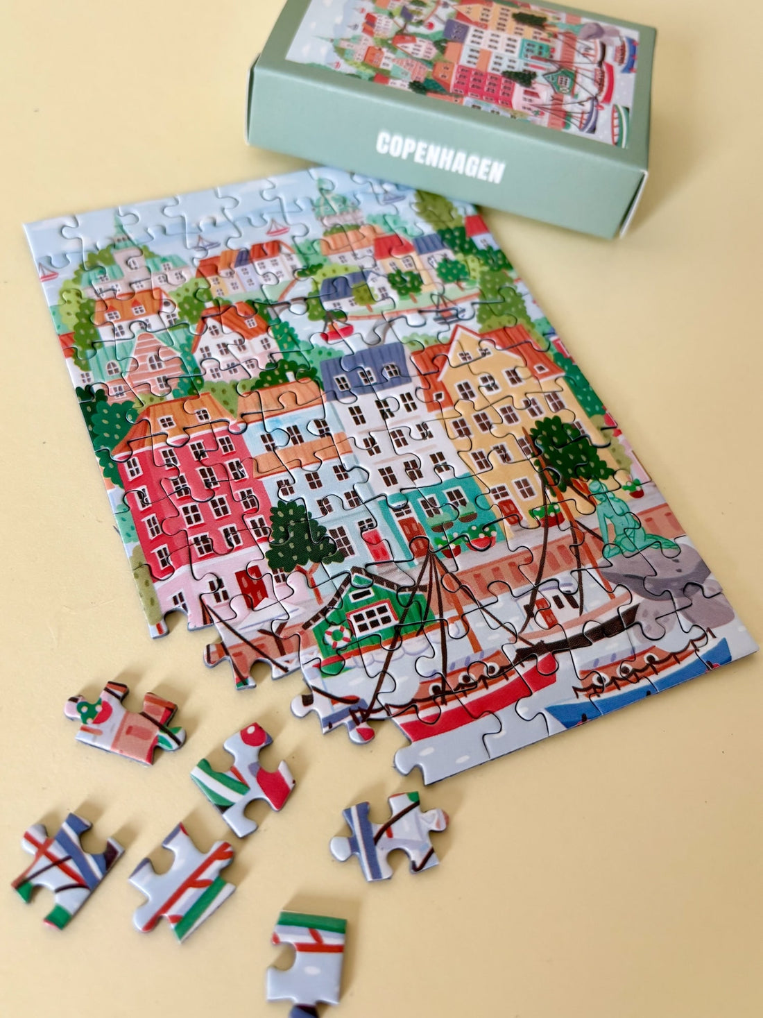 Mini Puzzle "Copenhagen" von Piecely -  Perfekt für eine kurze kreative Auszeit oder als Geschenk für alle Skandinavien Fans.