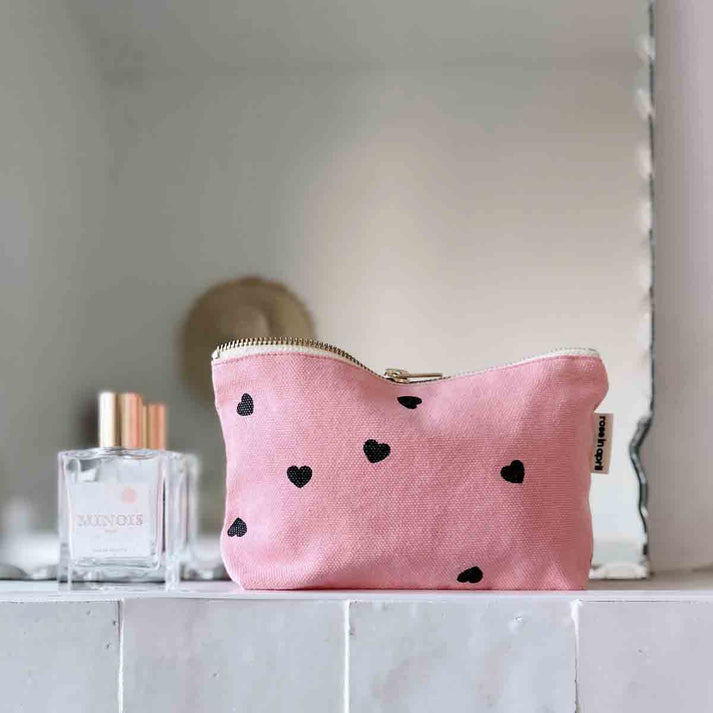 Tasche "Sofia" in rosa mit Herzen von Rose in April - Perfekt für Stifte, Notizbücher und Make-up.