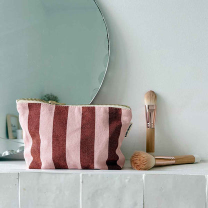 Tasche "Sofia" mit rosa und lila Streifen von Rose in April: Perfekt für Stifte, Notizbücher und Make-up.