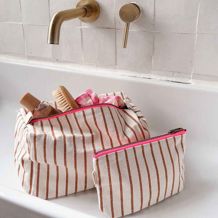 Tasche "Sofia" in dünnen Streifen mit beige von Rose in April – stylish&praktisch für Stifte, Kosmetik. 