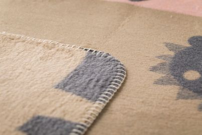 Babydecke "Löwe" in grau von David Fussengger - doppelseitge Decke