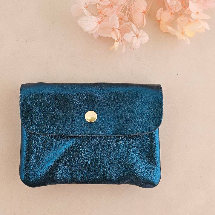 Portemonnaie aus schimmerndem Leder in petrol - Ideal für den Alltag oder für die nächste Party. Hergestellt in Italien.