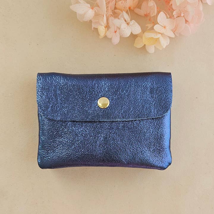 Portemonnaie aus schimmerndem Leder in marineblau -  Ideal für den Alltag oder für die nächste Party.