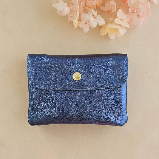 Portemonnaie aus schimmerndem Leder in marineblau -  Ideal für den Alltag oder für die nächste Party.