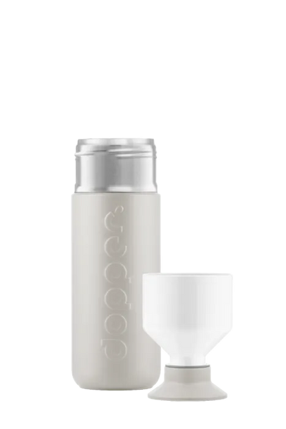 Produktabbildung Dopper Insulated 580 ml - Detailaufnahme mit geöffnetem Becherteil