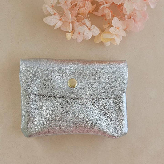 Portemonnaie aus schimmerndem Leder in silber - Ideal für den Alltag oder für die nächste Party. Hergestellt in Italien. 