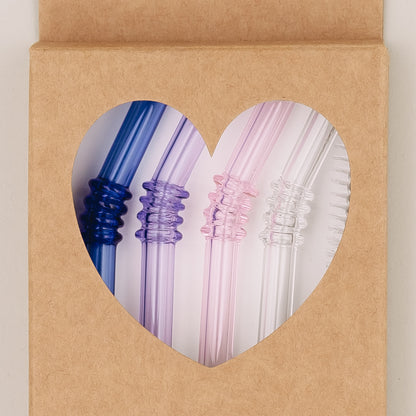 Geknickte Strohhalme aus Glas im 4er Set in Rosatönen von Eulenschnitt:  Abbildung der Verpackung mit ausgestanztem Herz