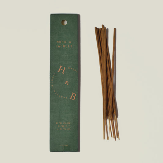 Handgefertigte Räucherstäbchen mit Duftrichtung "Moschus & Patchuli" -  Wirkt belebend und aphrodisierend. Verleiht Selbstvertrauen und Entschlossenheit. 
