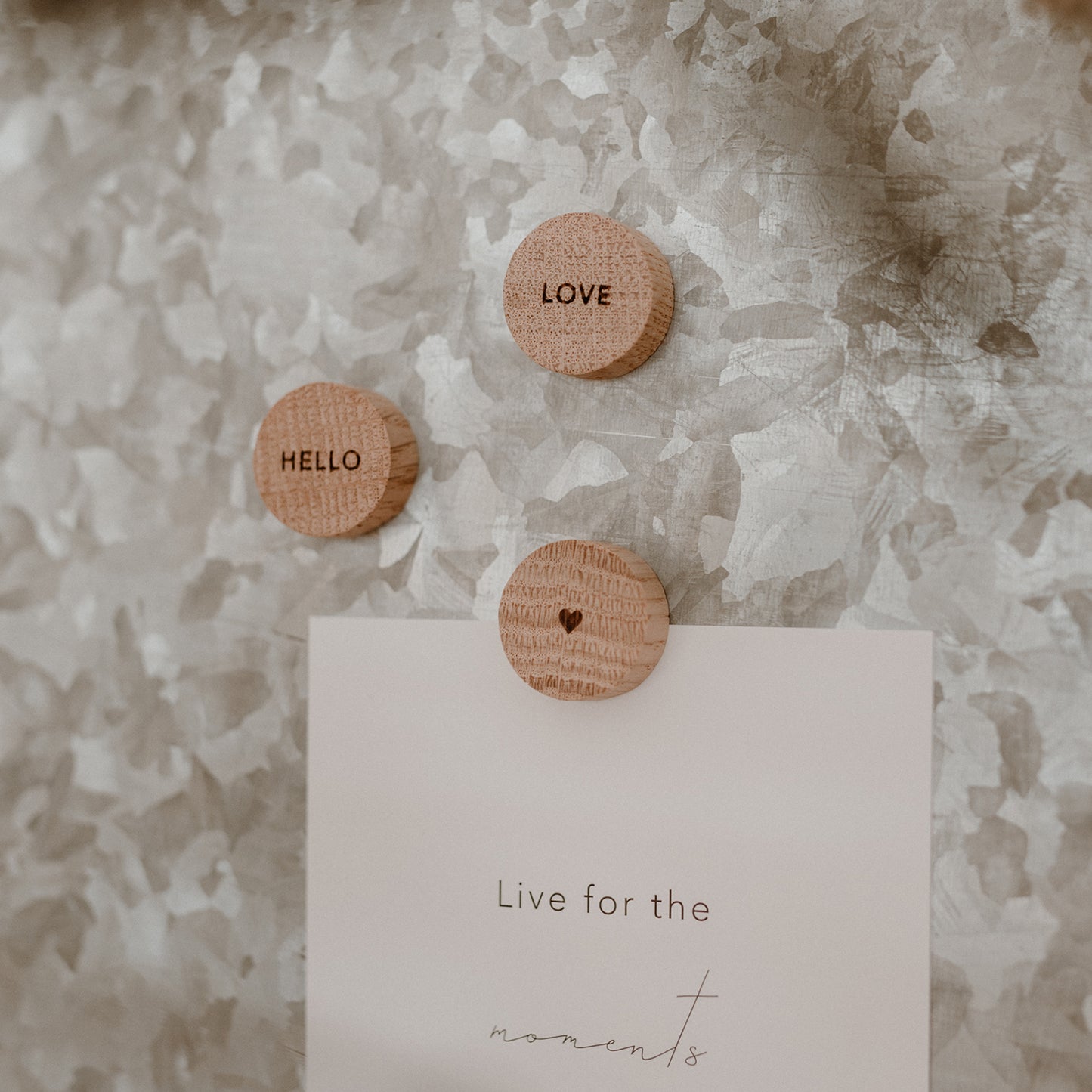 Hello Love Magnete von Eulenschnitt – Hello, Love und Herzmotiv