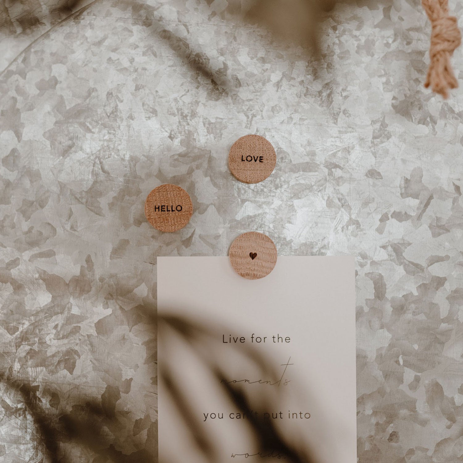 Holzmagnete Hello Love – für Fotos, Notizen und kleine Botschaften