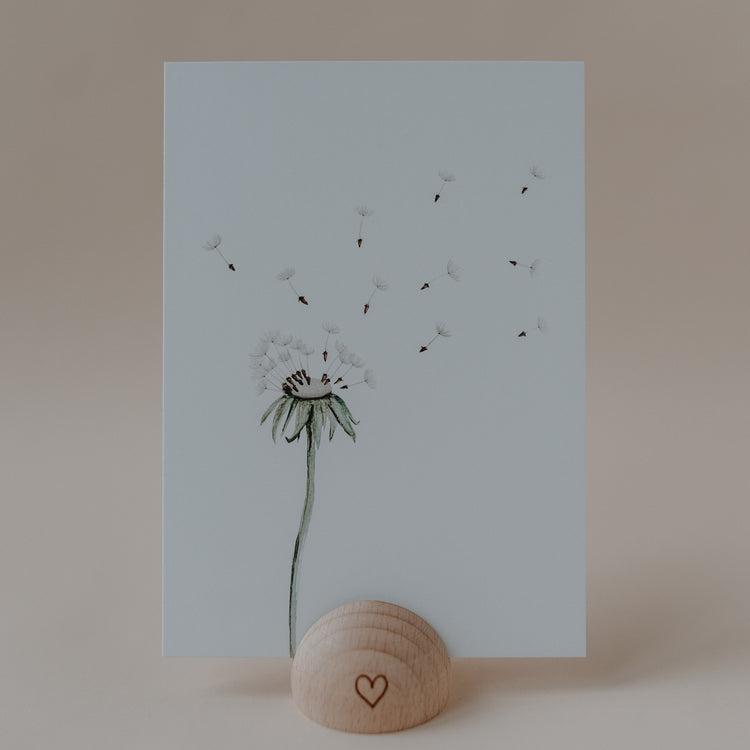 Liebevoll designte Postkarte „Pusteblume“ von Eulenschnitt:Aquarelldesign, 400g Papier, made in Germany. 