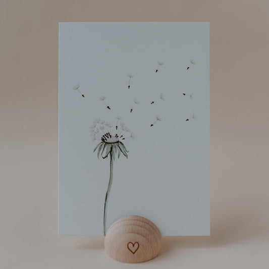 Liebevoll designte Postkarte „Pusteblume“ von Eulenschnitt:Aquarelldesign, 400g Papier, made in Germany. 