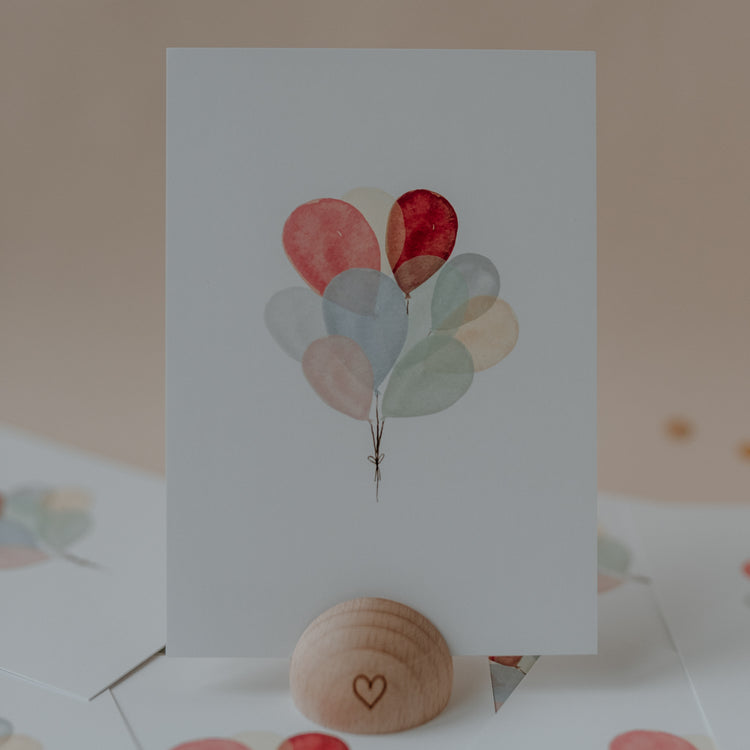 Liebevoll designte Postkarte „Ballons“ von Eulenschnitt - Aquarelldesign, 400 g Papier, made in Germany.