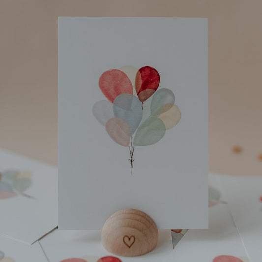 Liebevoll designte Postkarte „Ballons“ von Eulenschnitt - Aquarelldesign, 400 g Papier, made in Germany.