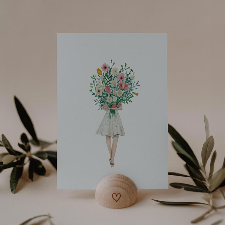 Liebevoll designte Postkarte „Flowergirl“ von Eulenschnitt: Aquarelldesign, 400 g Papier, made in Germany. Blanko. 
