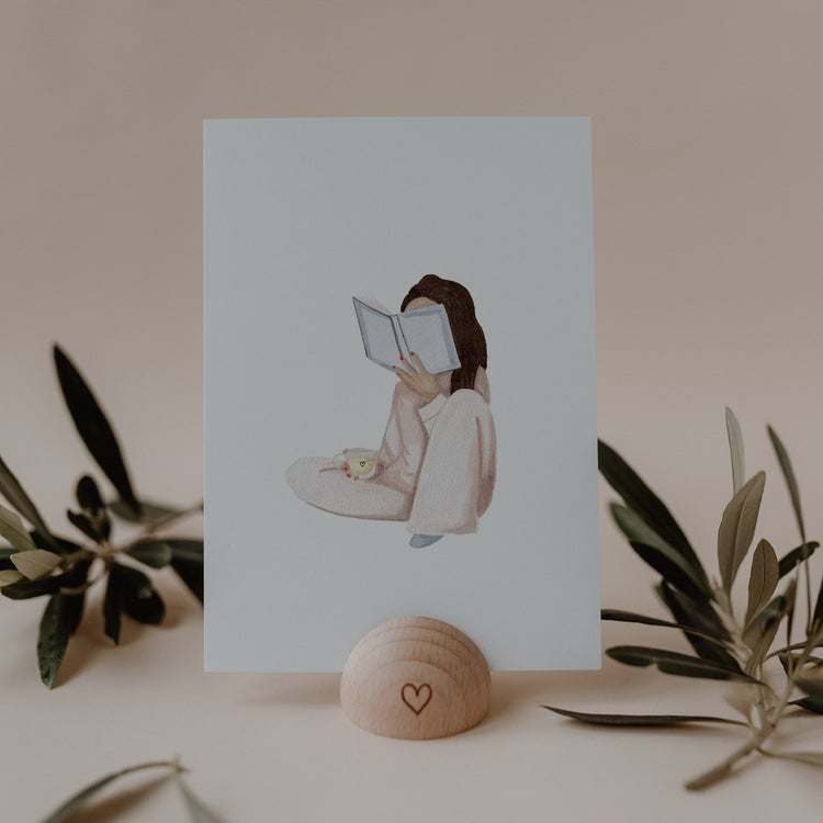  Postkarte „Pyjama Girl“ von Eulenschnitt: Liebevoll gsestaltet, Aquarelldesign, 400 g Papier, made in Germany.