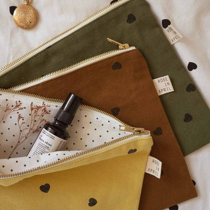 Clutch "Lili" mit Herzen von Rose in April - Ideale Geschenkidee