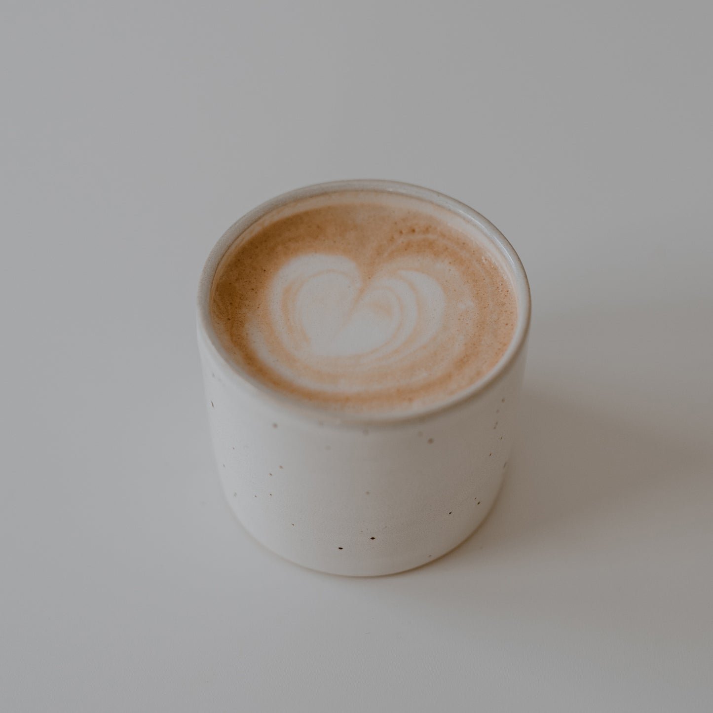 Schälchen "Calma" von Eulenschnitt - Anwendungsbeispiel als Kaffeebecher