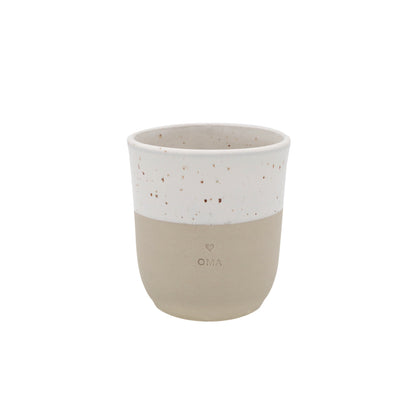 Becher Oma von Eulenschnitt – handgemachter Steingutbecher mit Schriftzug Om