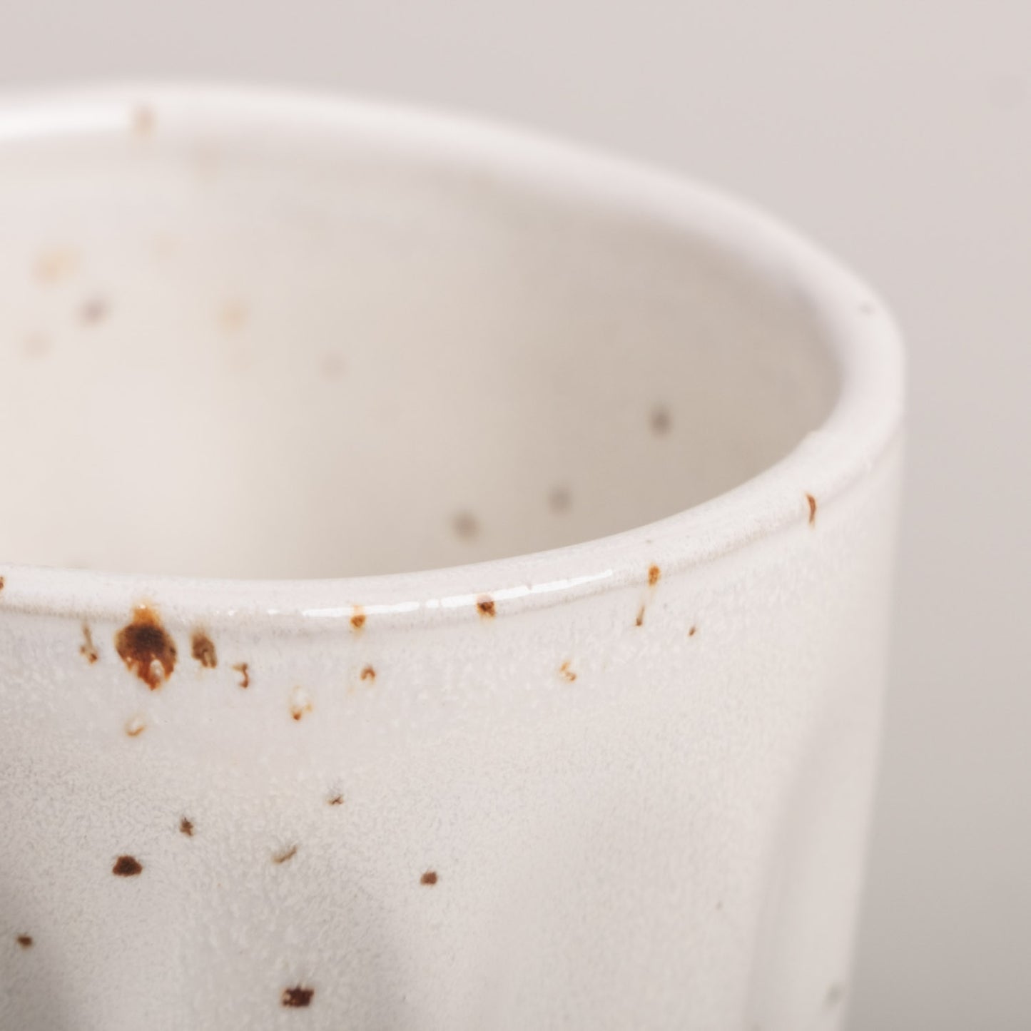 Handgefertigter Espressobecher Colina von Eulenschnitt mit individueller Glasur