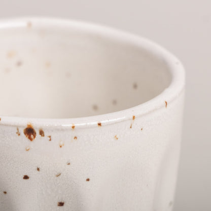 Handgefertigter Espressobecher Colina von Eulenschnitt mit individueller Glasur