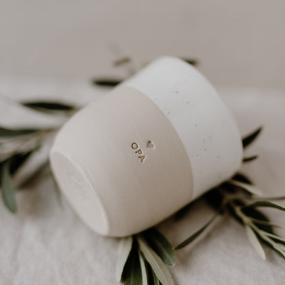 Becher Opa von Eulenschnitt – handgemachter Steingutbecher mit Schriftzug Opa