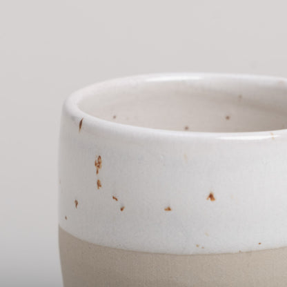 Handgefertigter Espressobecher Smiley von Eulenschnitt mit individueller Glasur