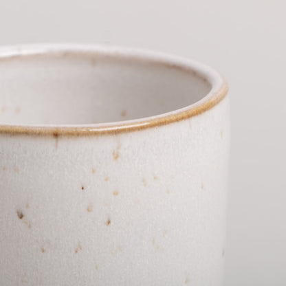 Handgefertigter Espressobecher Calma von Eulenschnitt mit individueller Glasur