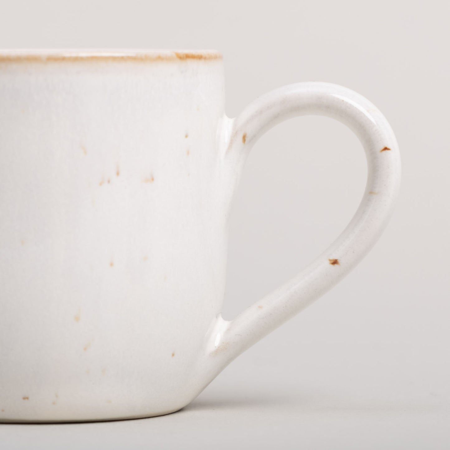 Handgefertigte Espressotasse Calma von Eulenschnitt mit individueller Glasur