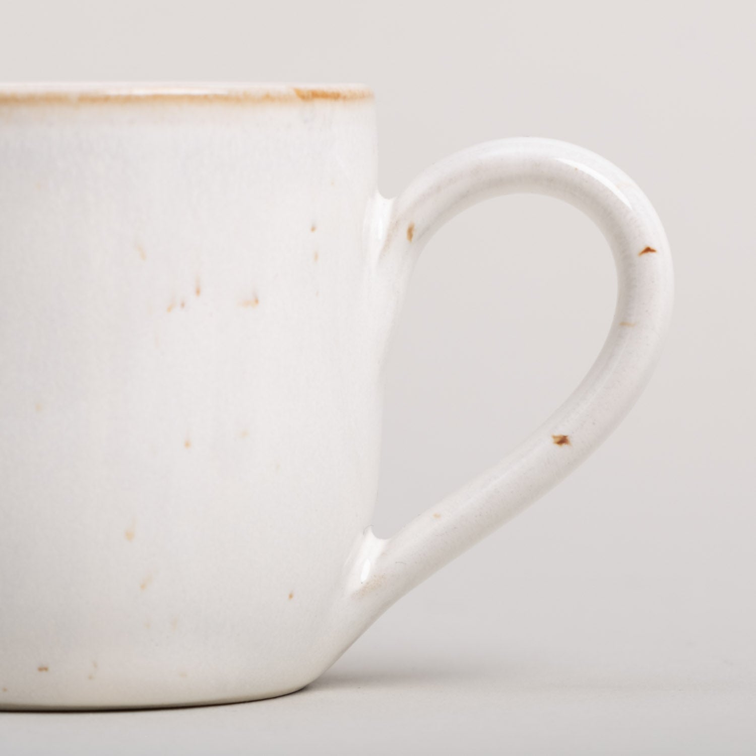 Handgefertigte Espressotasse Calma von Eulenschnitt mit individueller Glasur