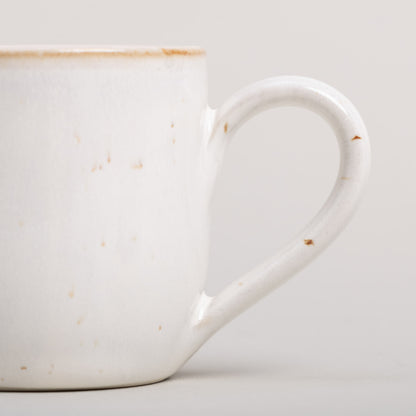 Handgefertigte Espressotasse Calma von Eulenschnitt mit individueller Glasur