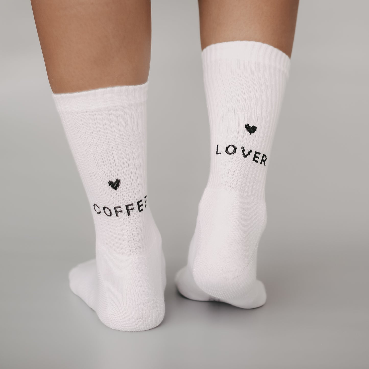 Coffee Lover Socken Weiß – angezogen