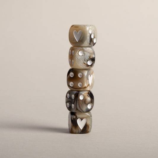 Würfelset Perlmuttstruktur braun – gestapelt