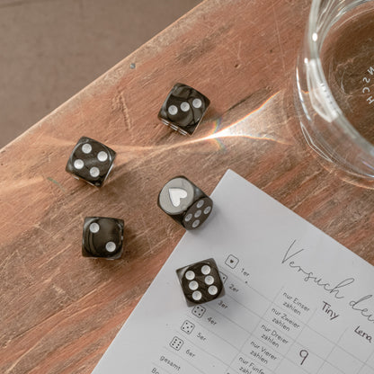 Würfelset Perlmutt – in Aktion