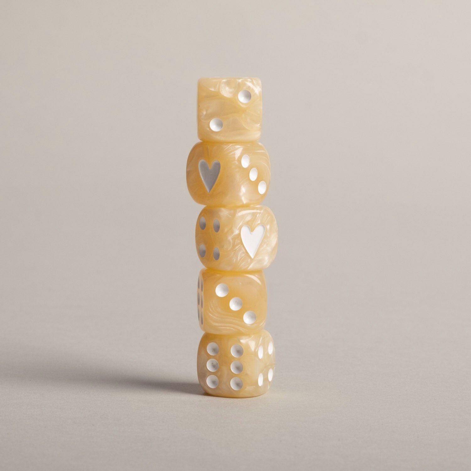 Würfelset Perlmutt von Eulenschnitt – gestapelt