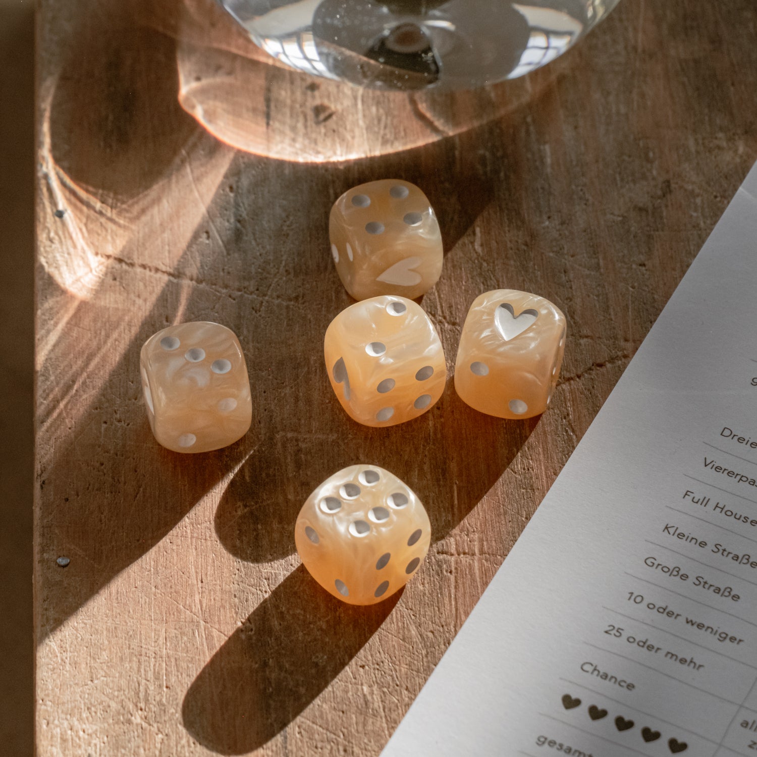 Würfelset Perlmutt von Eulenschnitt – stilvolle Spielwürfel und Spielblock