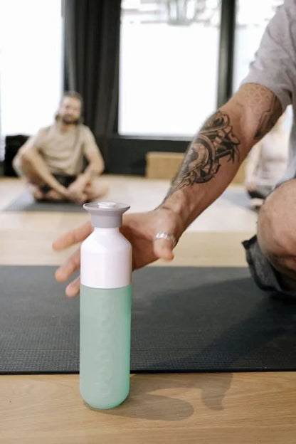 Dopper Flasche mit Sports Cap in Arctic Grey– perfekt für Sport und Alltag