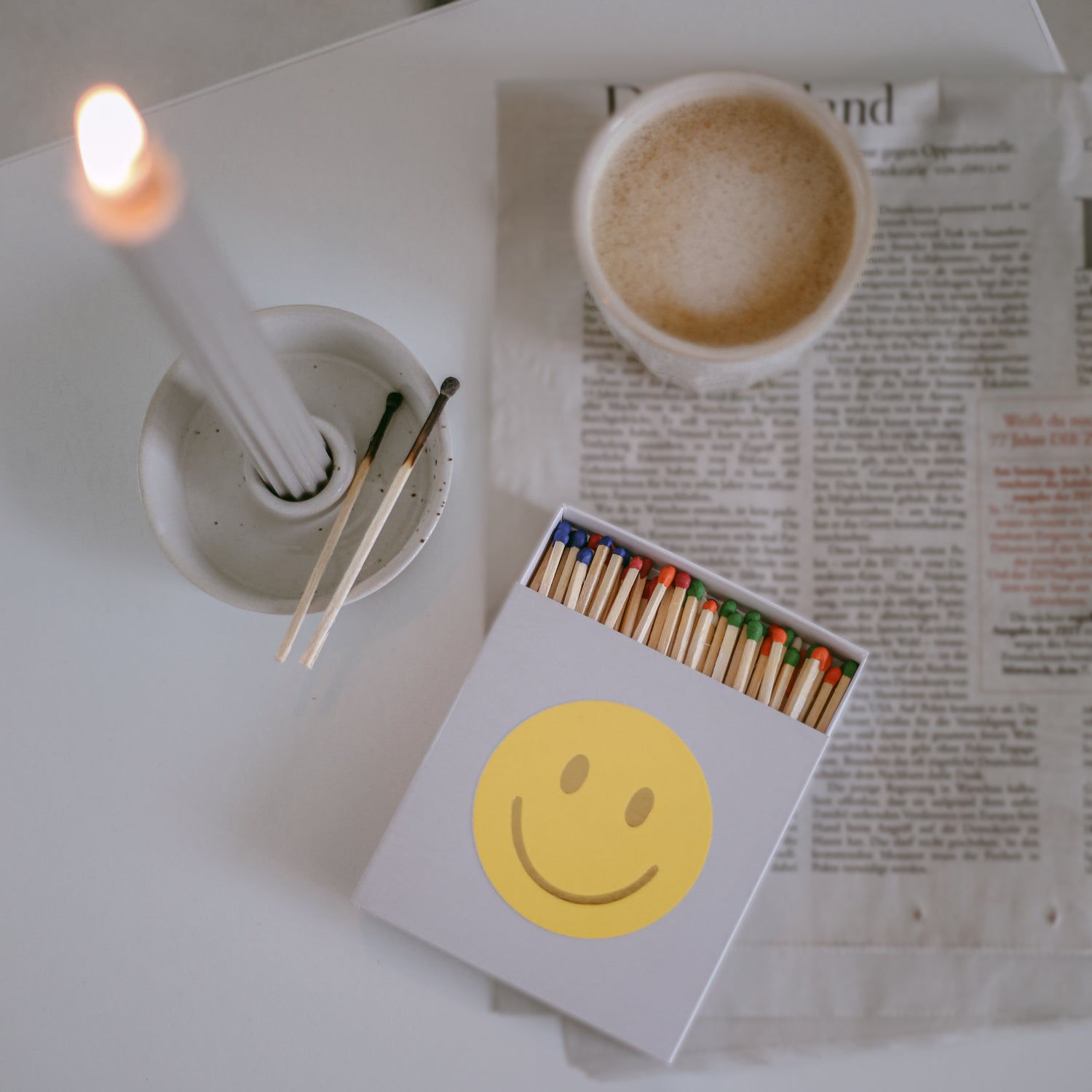 Streichhölzer Be happy / Smiley – gemütliche Atmosphäre mit Kerzenständer