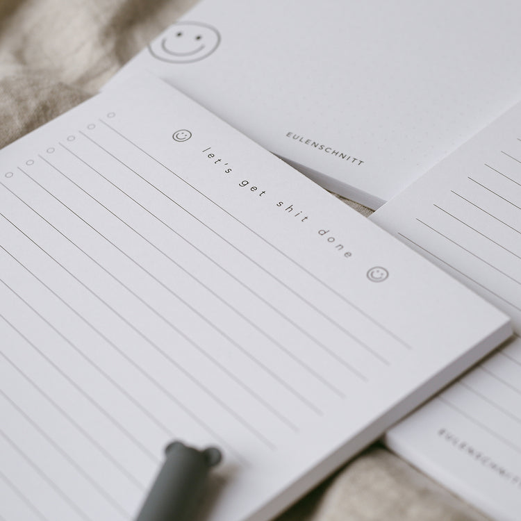 Notizblock "Let´s get shit done" von Eulenschnitt - Detailansicht Überschrift