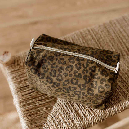 Kosmetikbeutel "Vic" von Rose in April mit leo Muster -  ideal für Pflegeprodukte oder als Wickeltasche. 