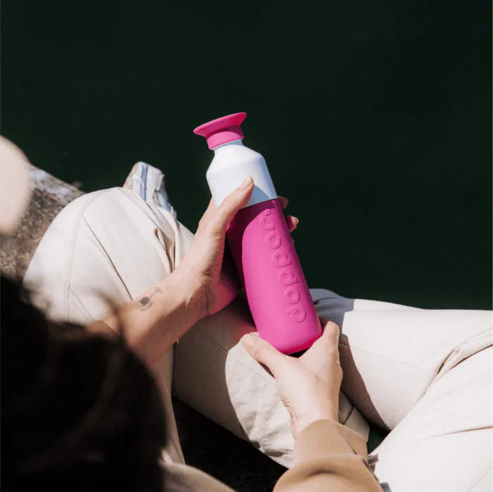 Dopper Isolierflasche Pelican Pink im Einsatz – perfekt für unterwegs