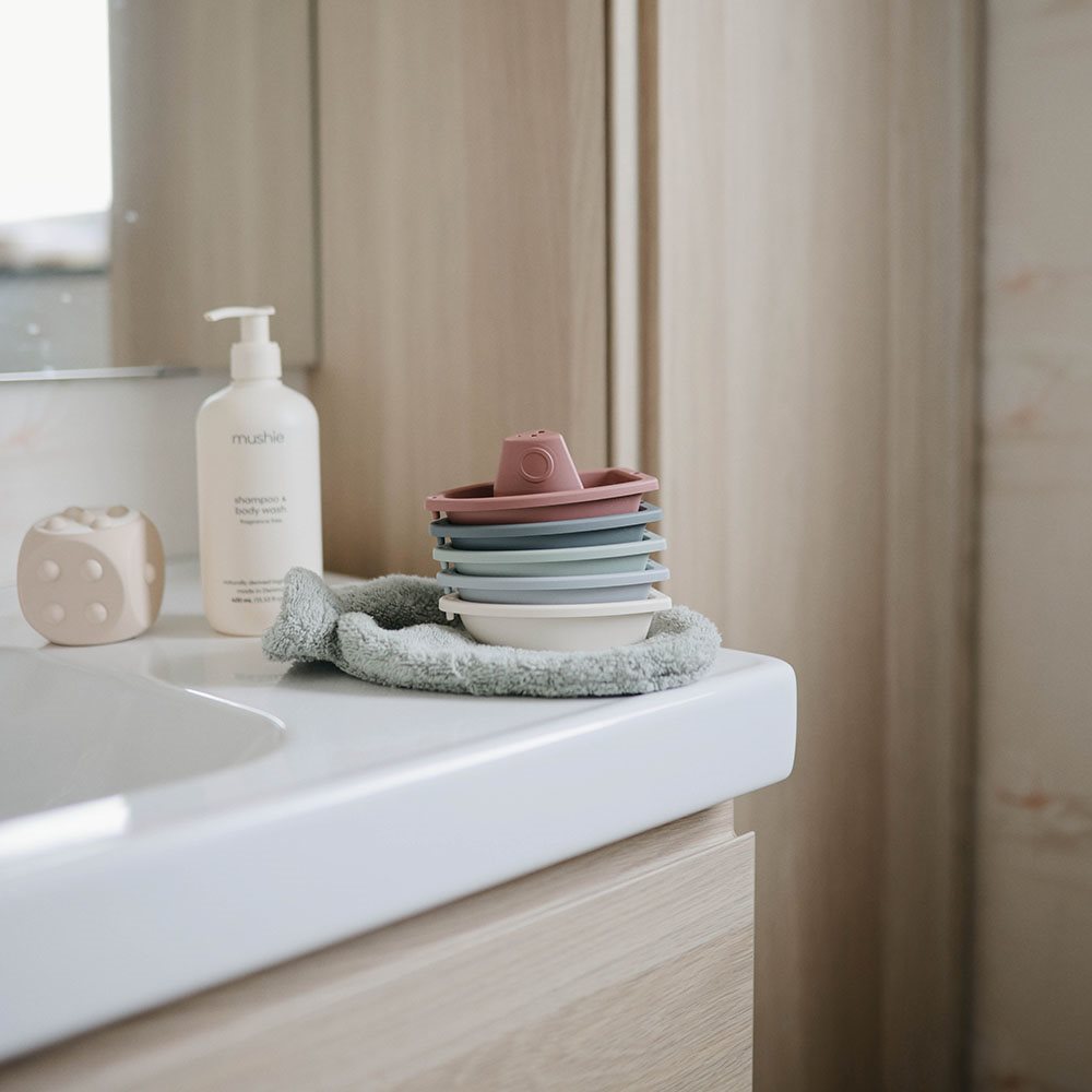 Boote für die Badewanne von Mushie - beruhigende Farben für Entspannung in der Badewanne