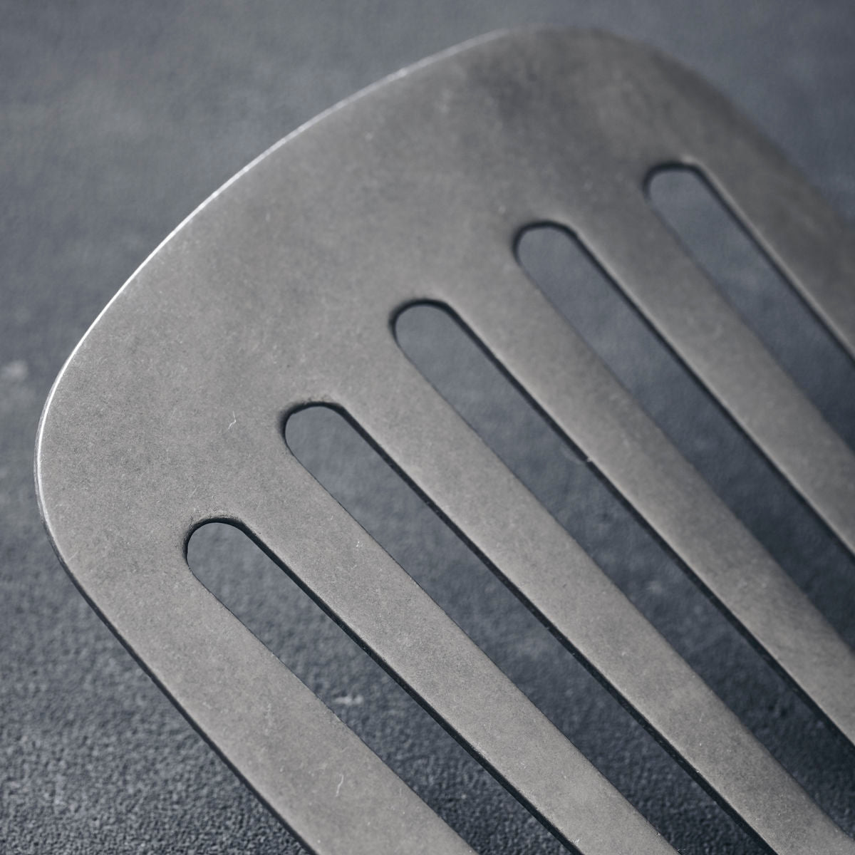 Spatel "Daily" Nicolas Vahé - Detailaufnahme Schlitze