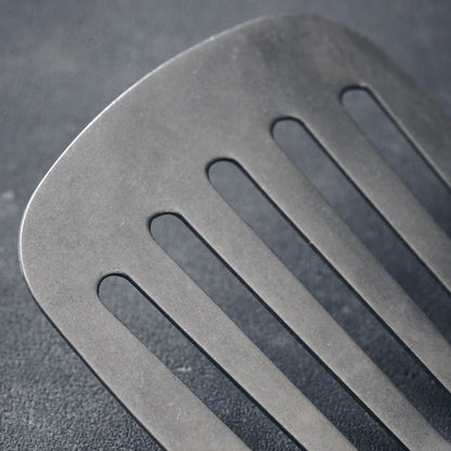 Spatel "Daily" Nicolas Vahé - Detailaufnahme Schlitze